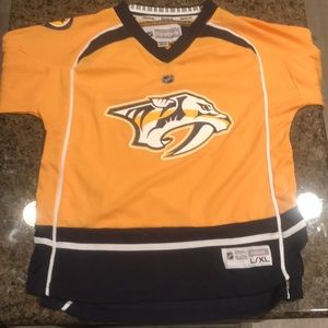 Youth Nashville Predators Jersey L/XL